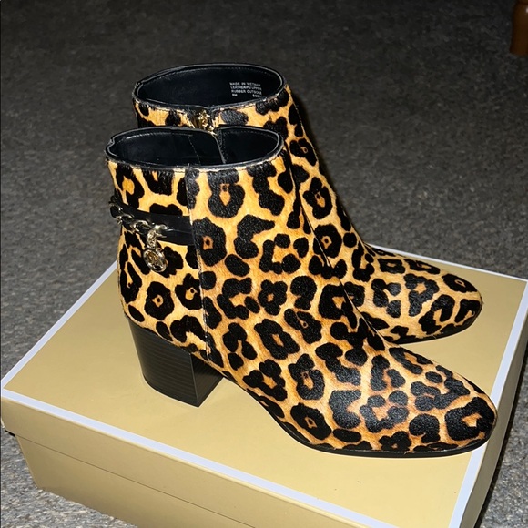 Michael Kors booties. 6 - Picture 2 of 12
